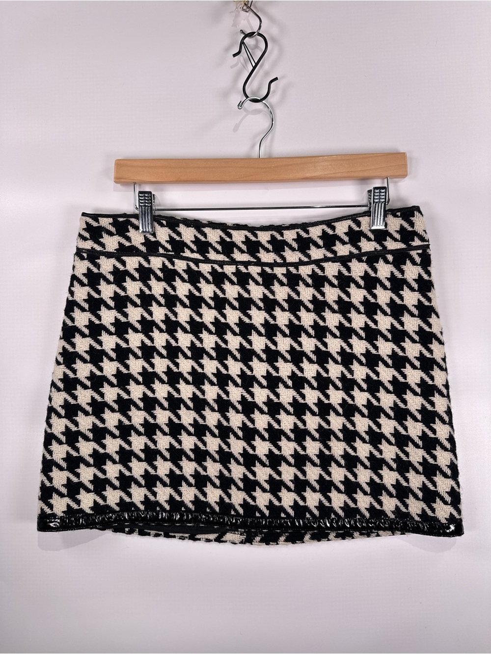 Maje Houndstooth Tweed Wool Mini Skirt Patent Trim Black White FR 40 - Picture 2 of 14